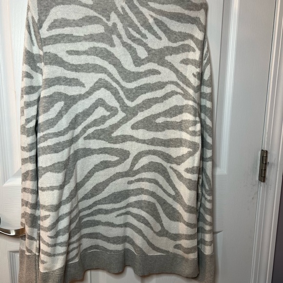 A New Day Women’s Gray Zebra Print Sweater XXL - Picture 5 of 6